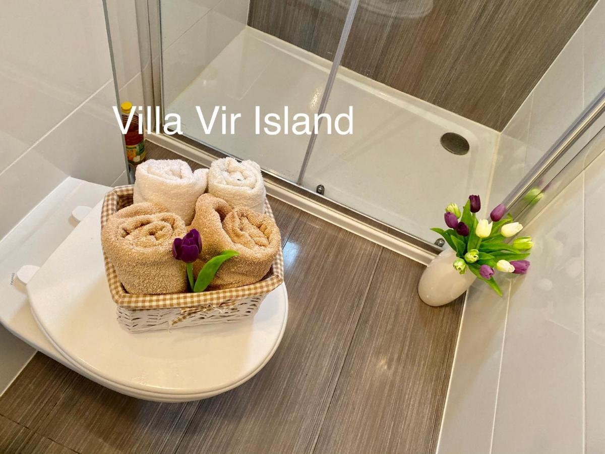 Villa Island Vir With Pool エクステリア 写真